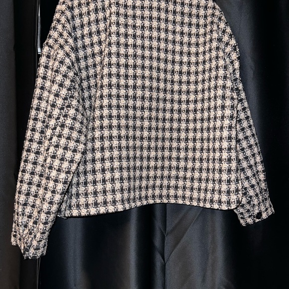 Chic Black and White Tweed Jacket - Picture 8 of 9